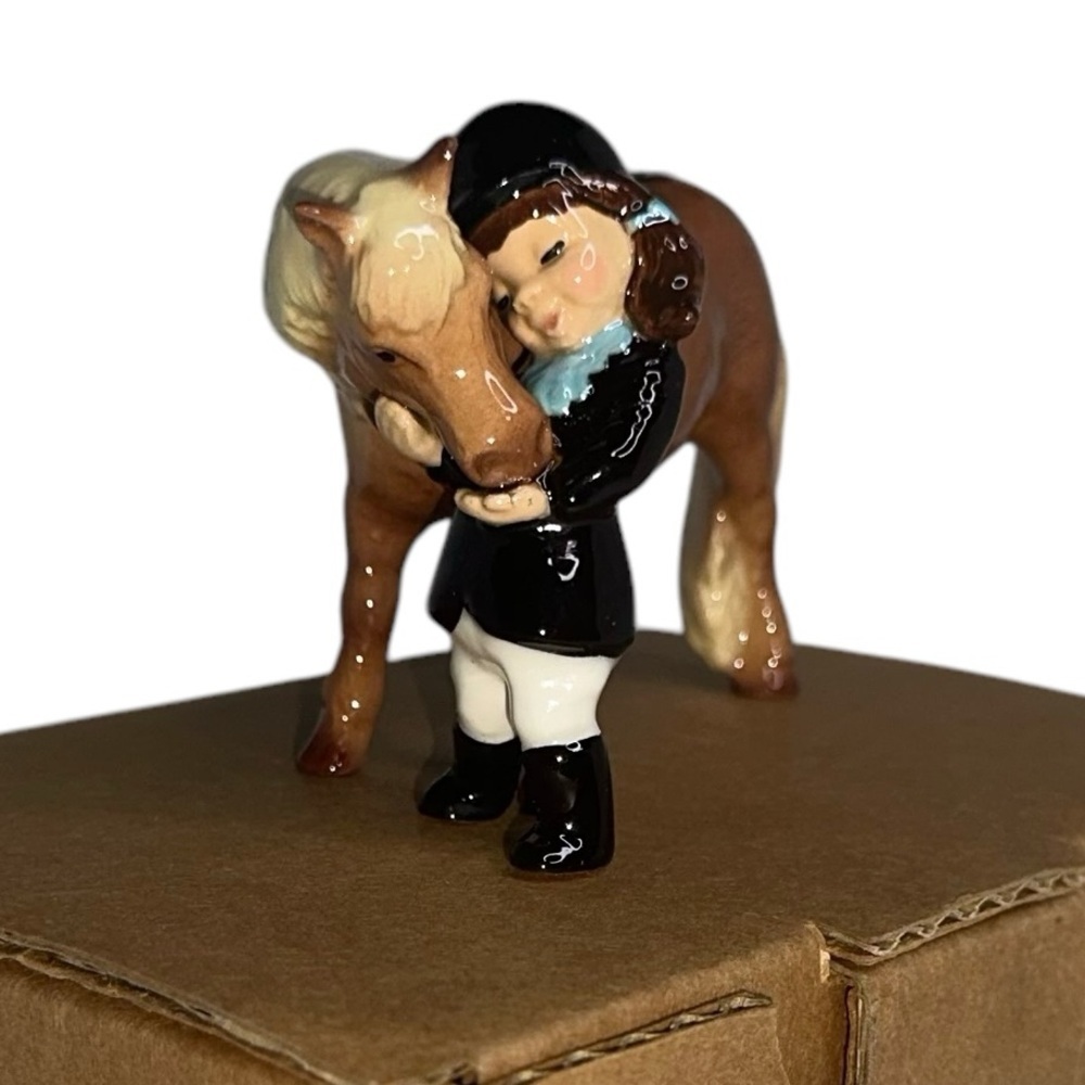 RETIRED Hagen-Renaker Specialty #3170 Dark-Brown Haired GIRL with PONY - Special